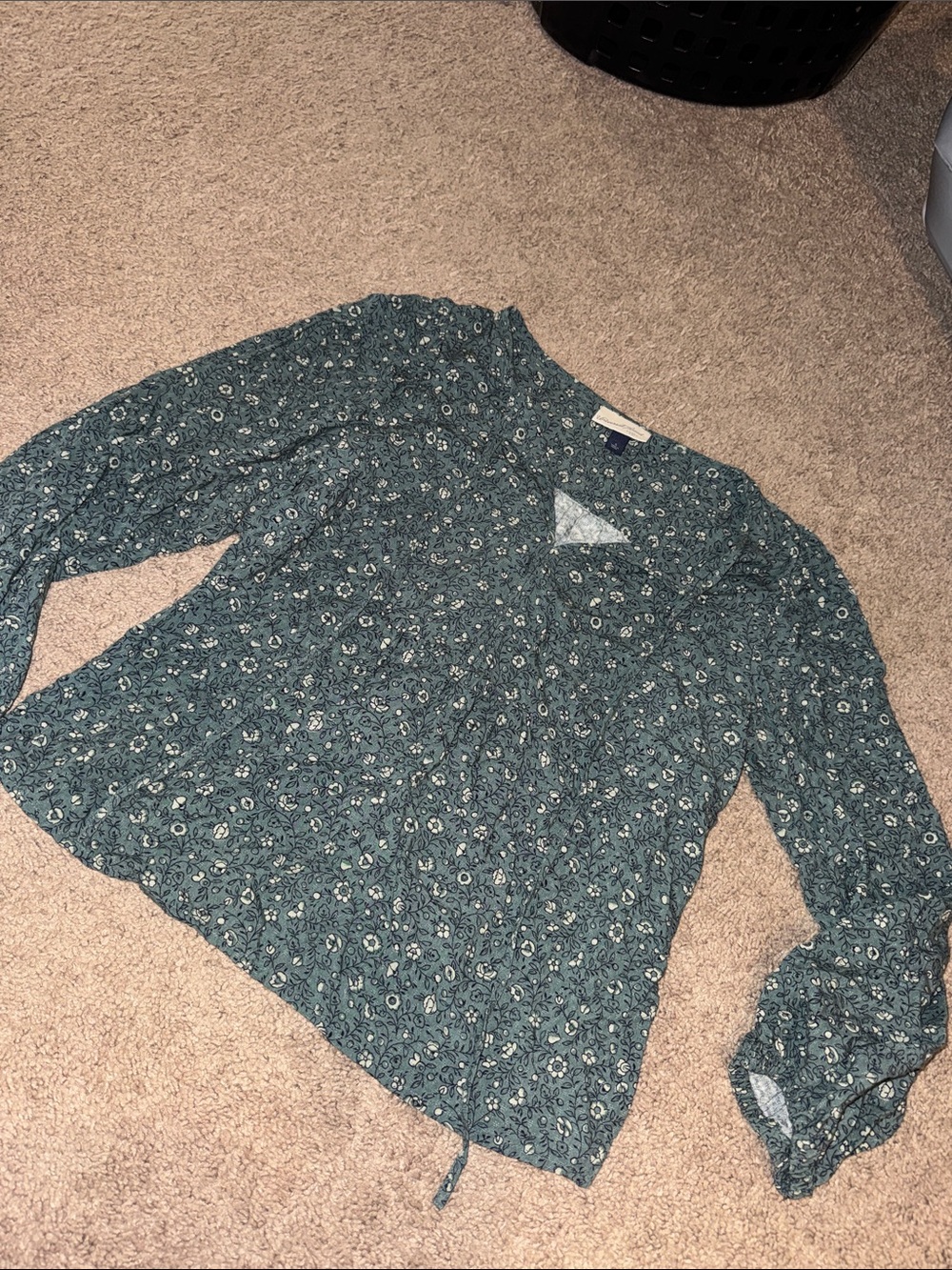 Universal Thread Teal Floral Long Sleeve V-Neck Top